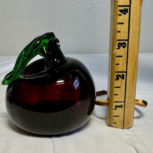 Vintage Murano Hand Blown Glass Apple
Paperweight Art - Picture 2 of 8